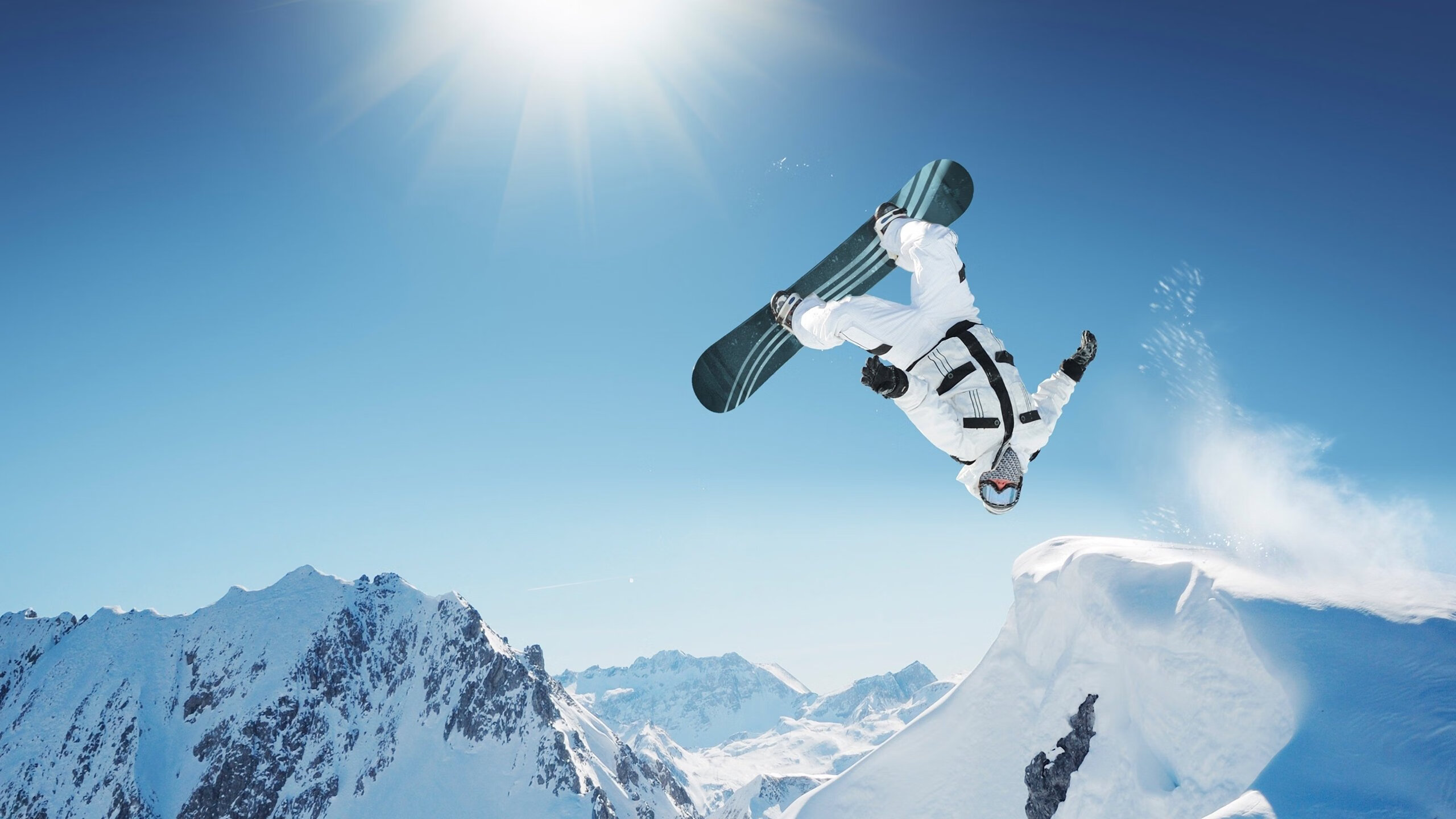 国足长传与短传比赛控制能力对比,足球长传球视频